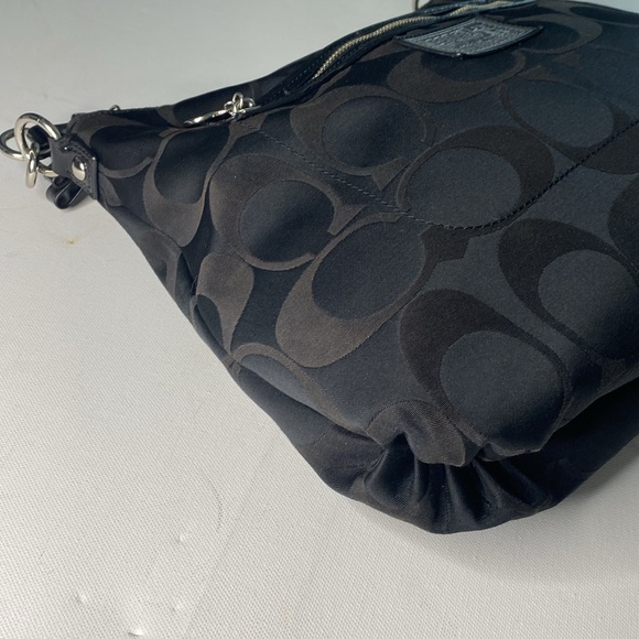 Coach Black Daisy Shoulder Bag L1281-F20064. EUC. - Picture 6 of 11